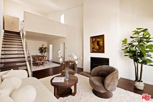 301-725 S Barrington Avenue, Los Angeles, CA, 90049 | Card Image