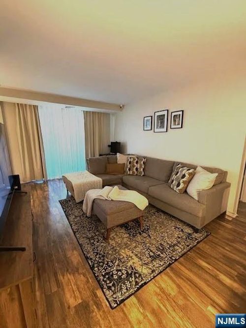 458 River Rd, Nutley, NJ, 07110-3623 | Card Image