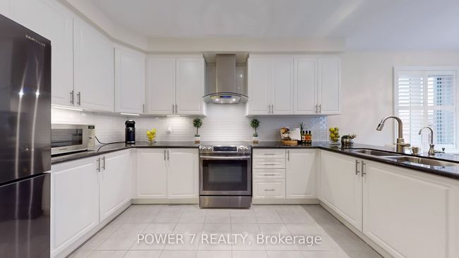 316 Chouinard Way, House attached with 4 bedrooms, 3 bathrooms and 2 parking in Aurora ON | Image 7