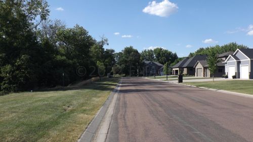 1445 Oakwood Ct, Wahpeton, ND, 58075-3602 | Card Image