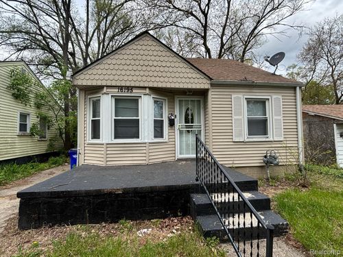 16195 Robson St, Detroit, MI, 48235-4044 | Card Image