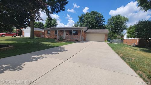 46075 Hecker Dr, Utica, MI, 48317-5760 | Card Image