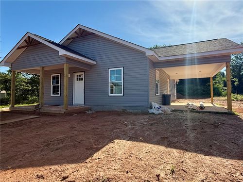 505 S Oak St, Seneca, SC, 29678-3825 | Card Image