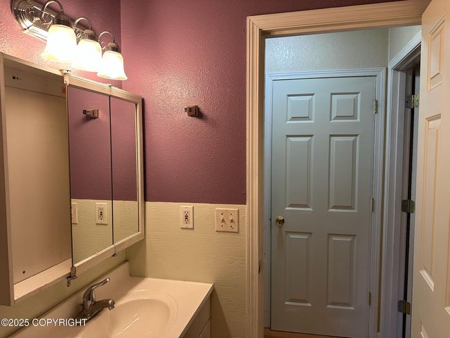 Upstairs full bathroom | Image 35