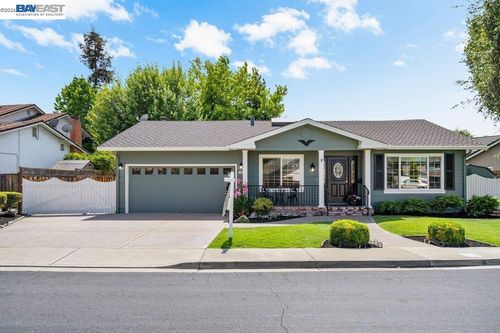 2090 Foxswallow Rd, Pleasanton, CA, 94566-5538 | Card Image