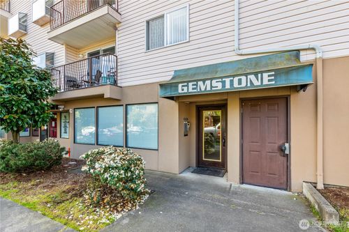 404-12056 15th Ave Ne, Seattle, WA, 98125-5062 | Card Image