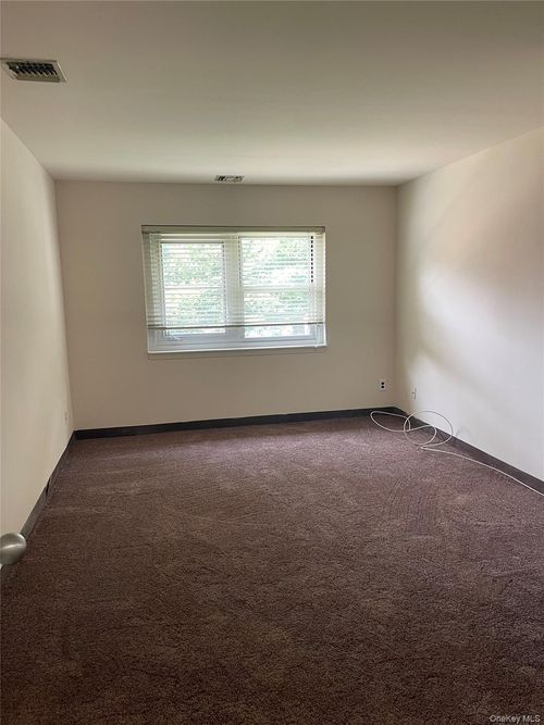 23/2B June Court, Islip, NY, 11706 | Card Image