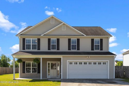 111 Woods Run Cir, Richlands, NC, 28574-8418 | Card Image