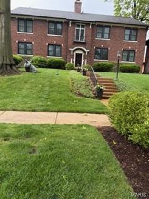 2s-215 N Central Ave, Clayton, MO, 63105-3854 | Card Image