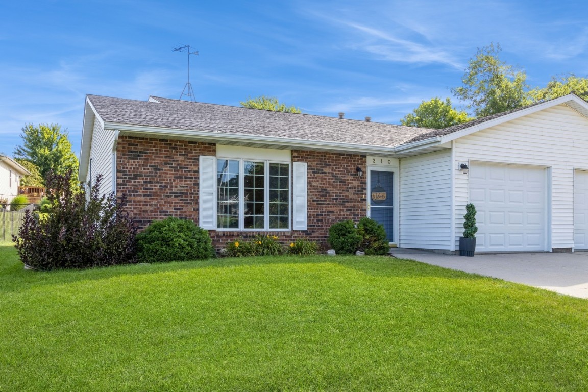 Valley Rd, Williamsburg, IA 52361