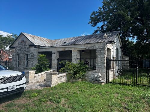 207 Miller St, Kyle, TX, 78640-4046 | Card Image