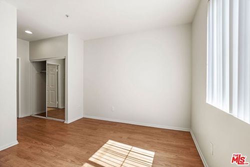 203-1561 S Barrington Avenue, Los Angeles, CA, 90025 | Card Image