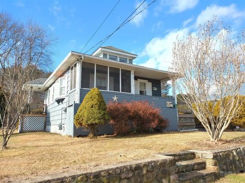 44 Ferrier St, North Smithfield, RI, 02896-7605 | Card Image
