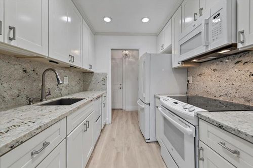 107-120 Saratoga Ave, Santa Clara, CA, 95051-7338 | Card Image