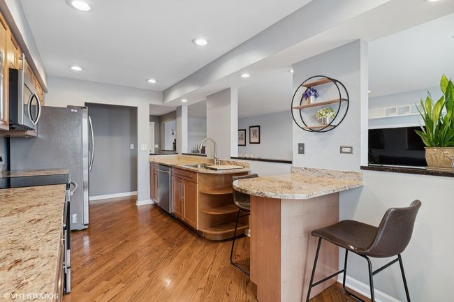 APT-407 - 8001 W Courte Dr, Condo with 2 bedrooms, 2 bathrooms and 1 parking in Niles IL | Image 7
