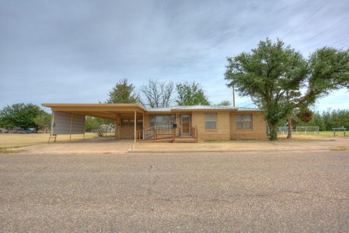 905 10th St, Ralls, TX, 79357-3531 | Card Image