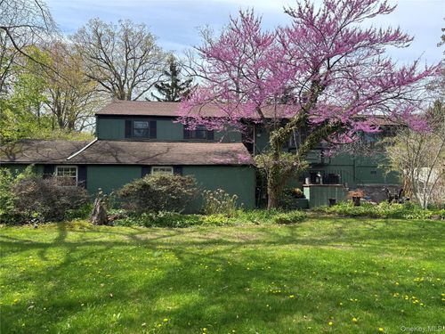 24 Ondaora Pkwy, Highland Fls, NY, 10928-4011 | Card Image