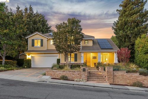 489 Gray Ct, Benicia, CA, 94510-3923 | Card Image