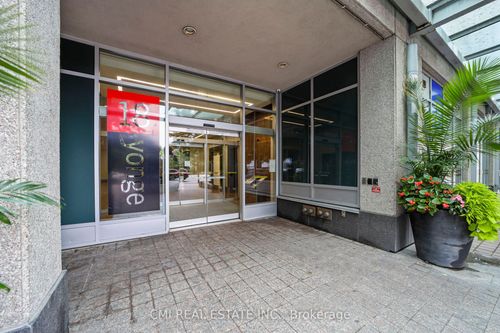 2603-18 Yonge St, Toronto, ON, M5E1Z8 | Card Image