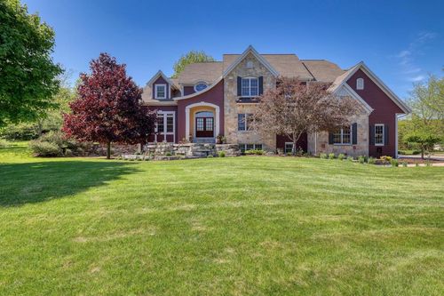5249 Red Cedar Court, West Bend, WI, 53095 | Card Image