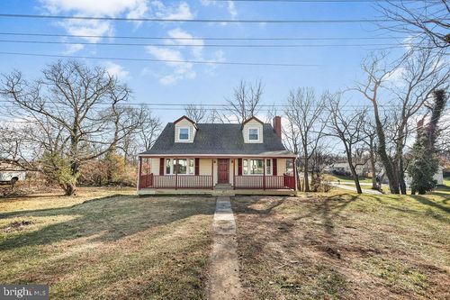 201 N Greenway Ave, Boyce, VA, 22620-9734 | Card Image