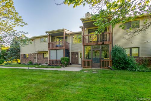 54-10241 Nancys Boulevard, Grosse Ile Township, MI, 48138 | Card Image