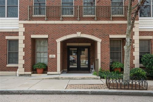 201n-1 Wayland Ave, Providence, RI, 02906-4561 | Card Image
