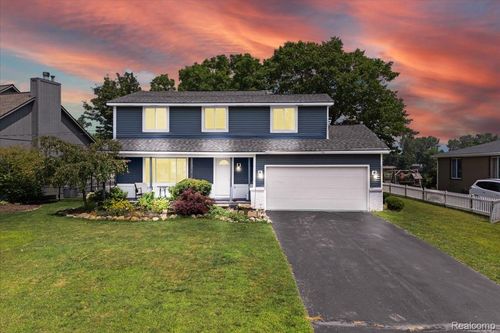 1084 Woodruff Lake Dr, Highland, MI, 48357-2634 | Card Image