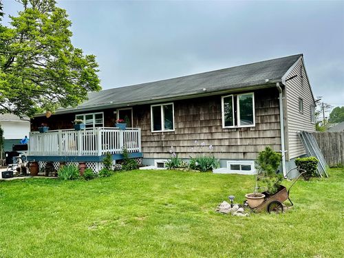 60 Danbury St, Bay Shore, NY, 11706-5818 | Card Image