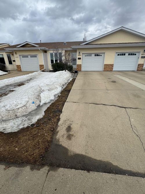 5403 47 St, Lacombe, AB, T4L1H5 | Card Image