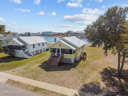 305 Atlanta Ave, Carolina Beach, NC, 28428-5106 | Card Image