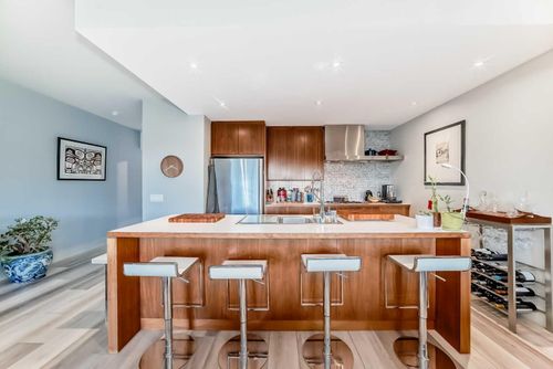 201-2124 17 St Sw, Calgary, AB, T2T4M4 | Card Image