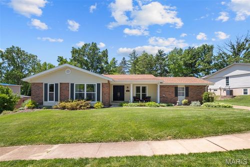 116 Lea Meadows Dr, Ballwin, MO, 63011-3825 | Card Image