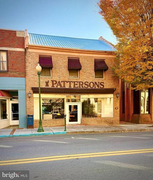 134 S Queen St, MARTINSBURG, WV, 25401-3316 | Card Image