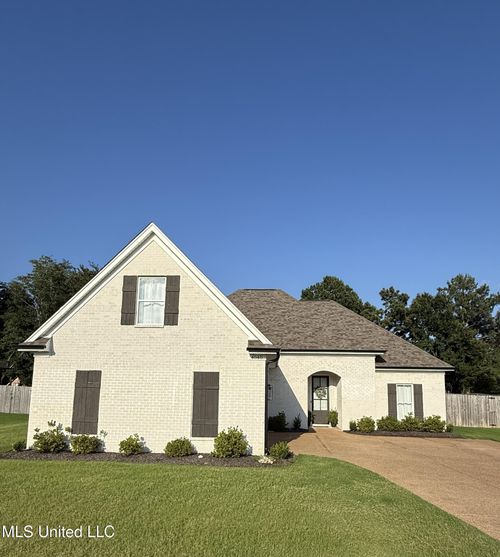 4040 Vineyard Dr E, Southaven, MS, 38672-6113 | Card Image