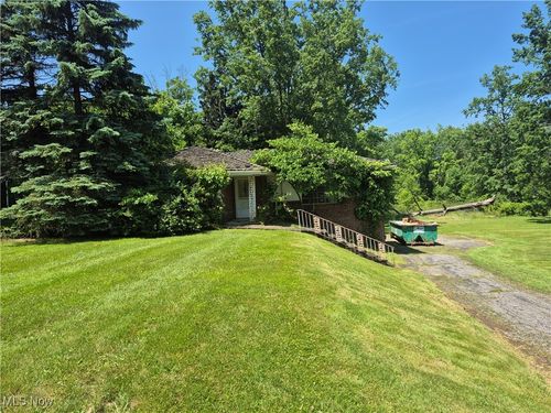 2390 Lost Nation Road, Willoughby, OH, 44094 | Card Image