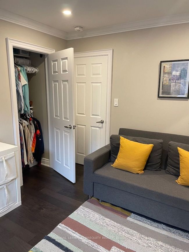 UPPER - 69 Burnaby Blvd, Home with 2 bedrooms, 1 bathrooms and 1 parking in Toronto ON | Image 14