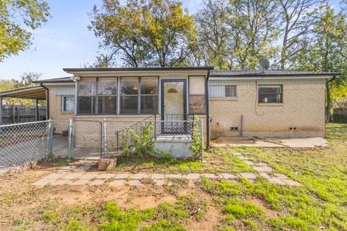 107 S Sheppard Dr, Euless, TX, 76040-4364 | Card Image