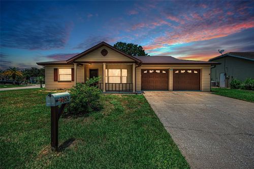 7952 Foxwood Dr, NEW PORT RICHEY, FL, 34653-2114 | Card Image