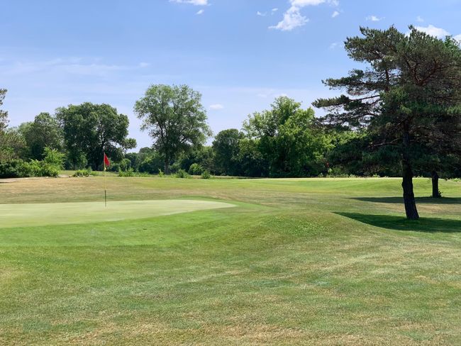 Daytona Golf Club is only five minutes away! | Image 10
