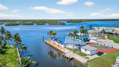 867 Oak St, FORT MYERS BEACH, FL, 33931-2927 | Card Image
