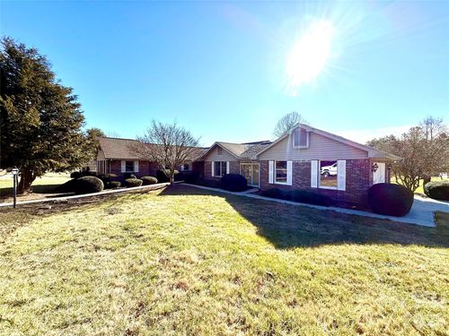 2001 Plum Tree Ln, Hendersonville, NC, 28739-7808 | Card Image