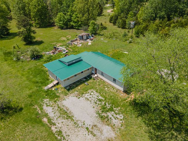 2724 She Boss Rd, House other with 2 bedrooms, 2 bathrooms and 4 parking in Duck River TN | Image 11
