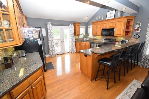 2500 Sw Kristin Dr, Lee's Summit, MO, 64082-4125 | Card Image