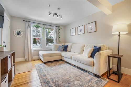 apt-1-5 Russell St, Amesbury, MA, 01913-1242 | Card Image