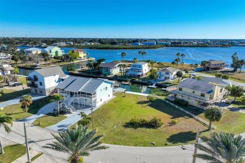 6424 Driftwood Dr, HUDSON, FL, 34667-1018 | Card Image
