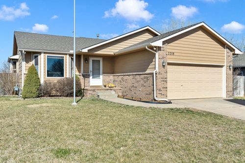 2218 W Schoolhouse St, Haysville, KS, 67060-5513 | Card Image