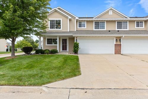 806 Se White Oak Ln, Waukee, IA, 50263-8404 | Card Image