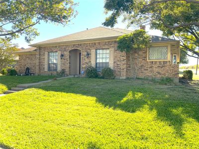 4717 Knollview Lane, House other with 3 bedrooms, 2 bathrooms and null parking in Mesquite TX | Image 2