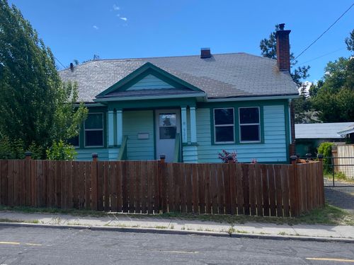 921 Prospect St, Klamath Falls, OR, 97601-2841 | Card Image